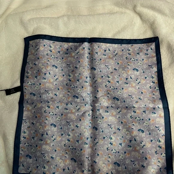 Cremieux 16 x 16” all silk pocket square. NWT. $30 value. - Picture 3 of 4